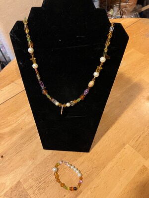Necklace and bracelet set - image1